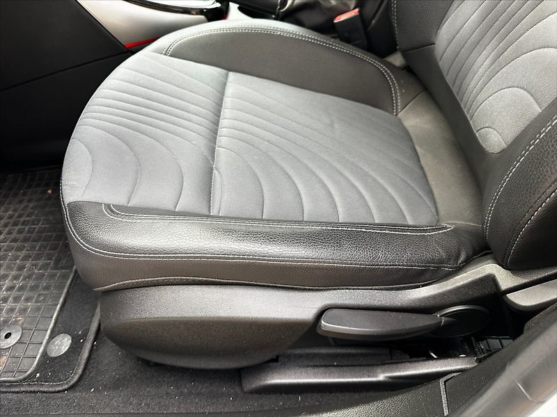 Opel Astra 1,4 103 kW TURBO automat, CZ - fotka 20 z 36