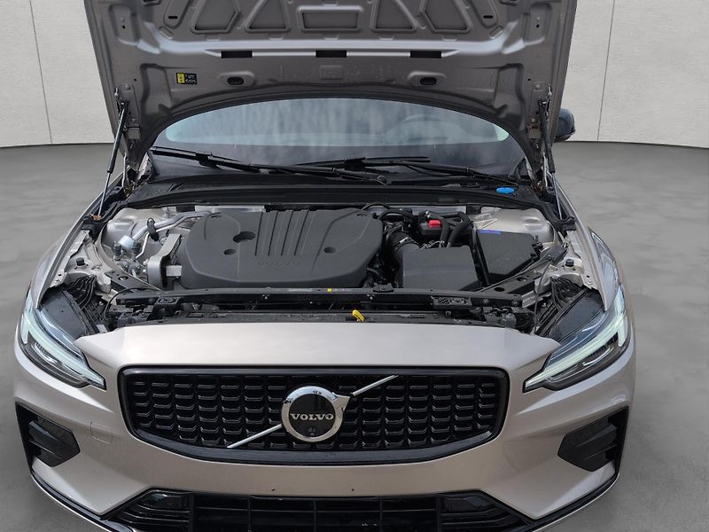Volvo V60 B4 Plus Dark - fotka 22 z 27