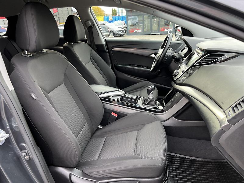 Hyundai i40 1.7CRDi NAVI KAMERA TEMPOMAT - fotka 34 z 46