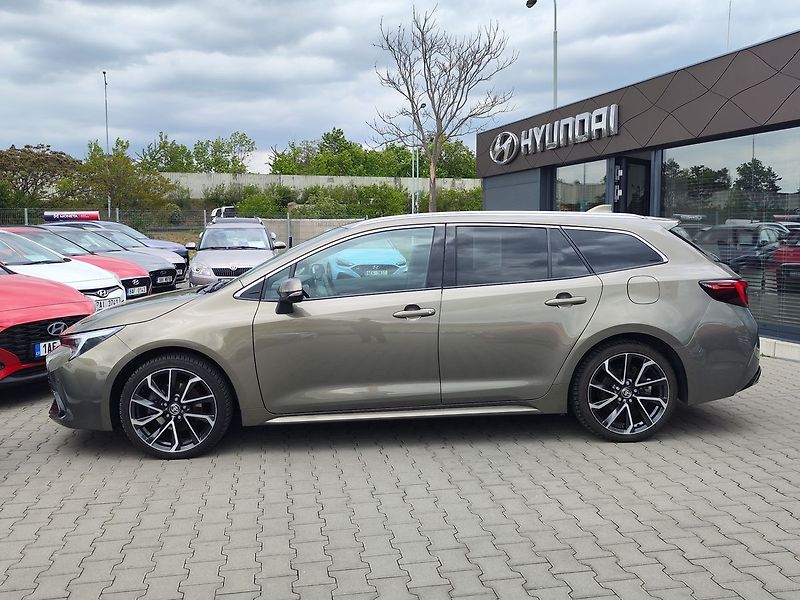 Toyota Corolla 2.0 HEV/144kW Executive e-CVT - fotka 8 z 35