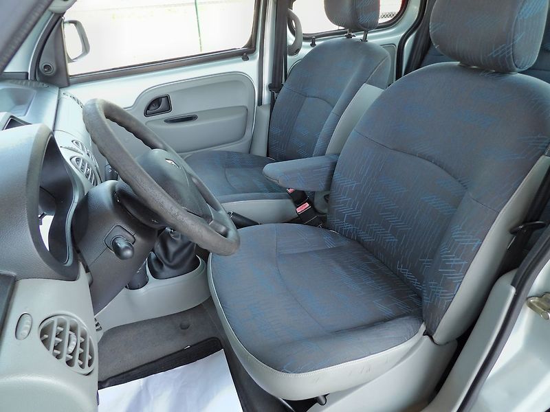 Renault Kangoo 1.2i 16v 55kW Klimatizace - fotka 15 z 28
