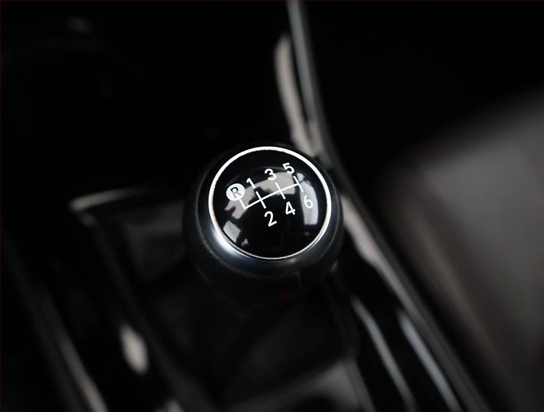 Toyota C-HR (2019) 1.2 Turbo - fotka 11 z 18