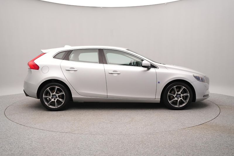 Volvo V40 D3 OCEAN RACE 1.maj - fotka 11 z 44