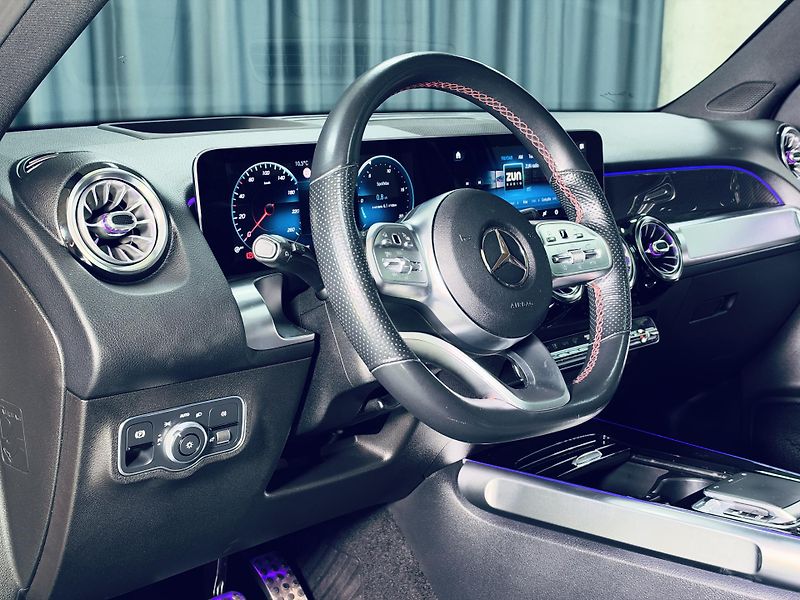 Mercedes-Benz GLB (2020) 220d 4M AMG PANO HUD TAŽNÉ - fotka 14 z 34