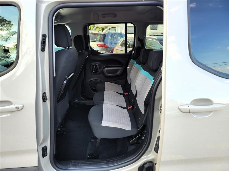 Citroën Berlingo 1,5 HDI,XL,7míst,navi,tažné - fotka 14 z 49