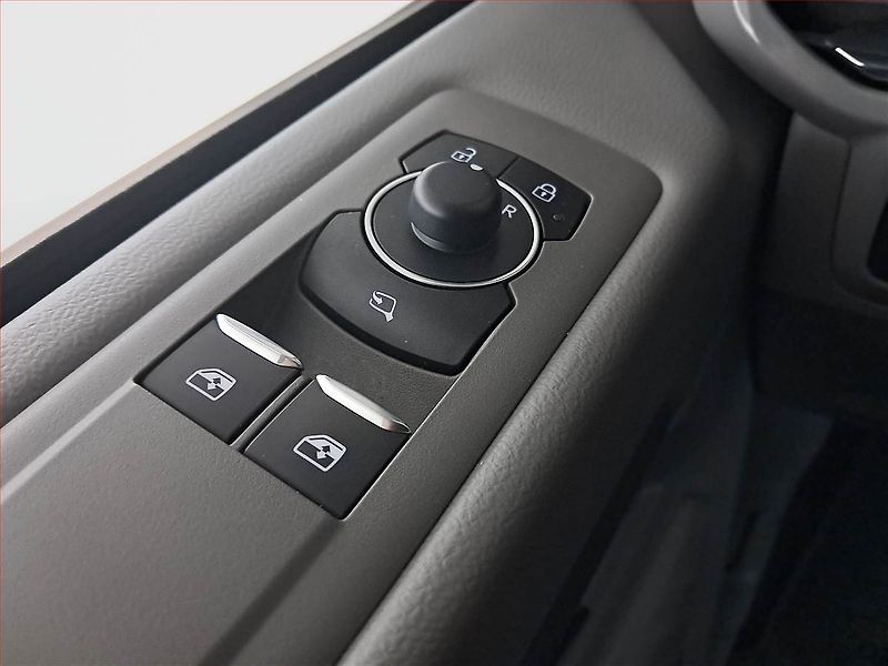 Volkswagen Caravelle (2025) 2.0 TDI 4Motion - fotka 23 z 27
