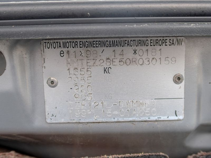 Toyota Corolla (2003) ČR 1.6i 16V 81KW – 2x PNEU - fotka 34 z 36