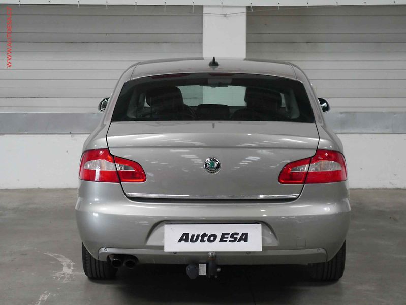 Škoda Superb (2012) 2.0 TDi, Elegance, DSG, kůže - fotka 5 z 22