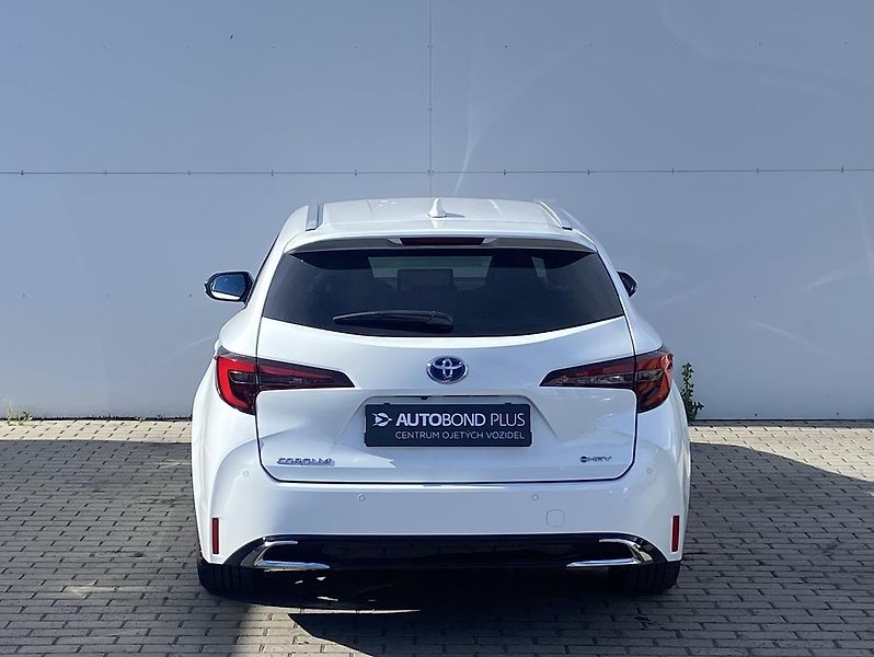 Toyota Corolla 1.8 HSD 140k e-CVT Style - fotka 9 z 22