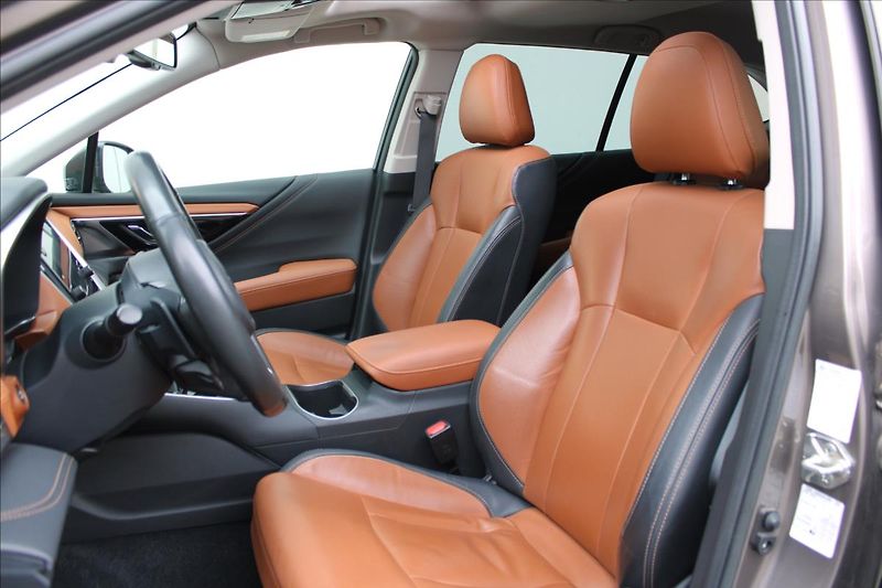 Subaru Outback 2.5i AWD / Touring / DPH / CZ - fotka 14 z 41