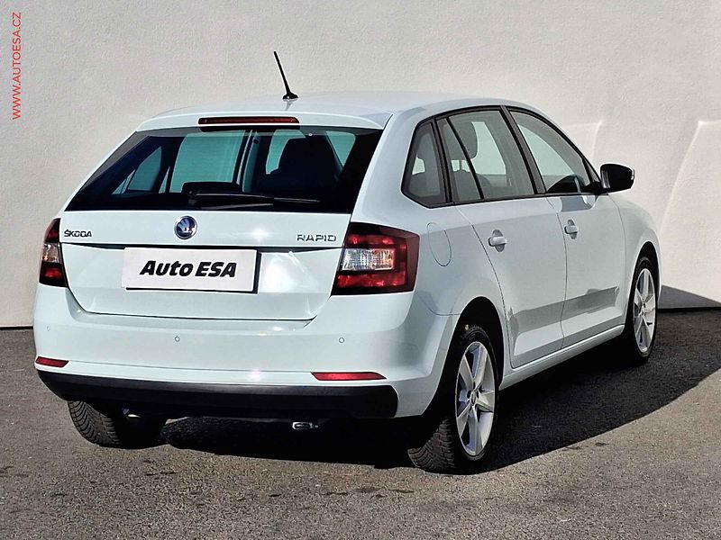 Škoda Rapid (2018) 1.0 TSi, AC, výhřev sed - fotka 4 z 17