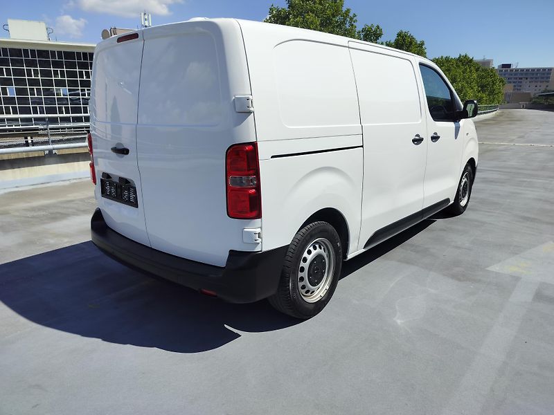 Toyota ProAce Electric L2 75kWh - fotka 7 z 28