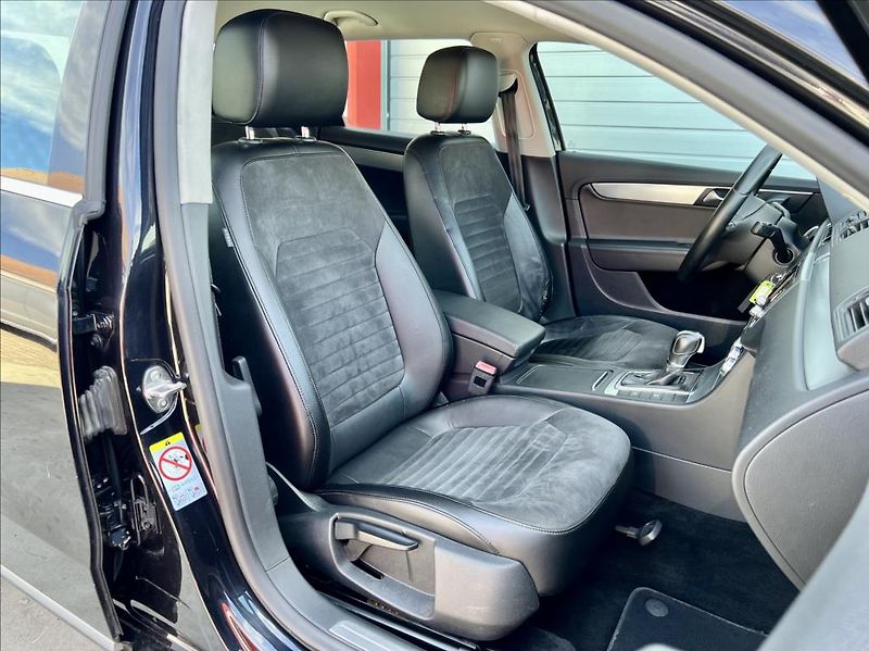 Volkswagen Passat 2,0 TDi DSG HIGHLINE / NAVI - fotka 19 z 42