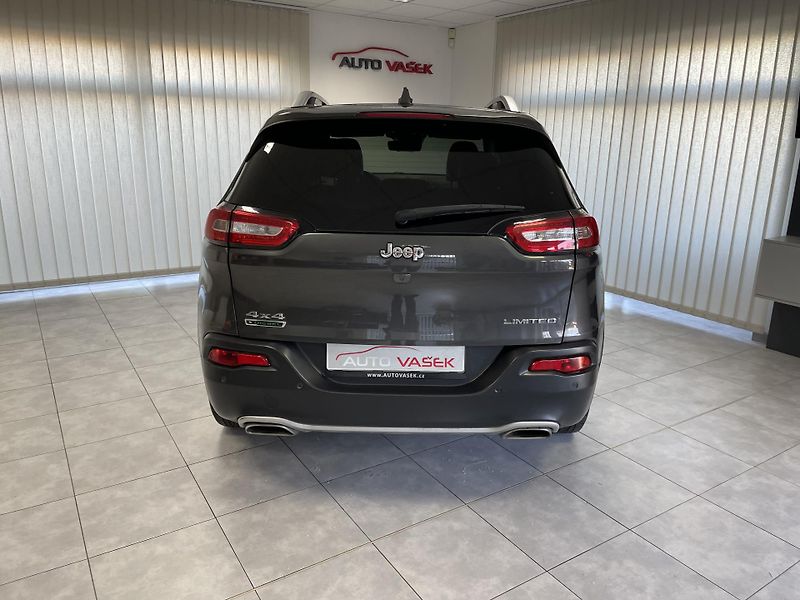 Jeep Cherokee 2.2 M-JET,A/T,4x4,1.MAJ.TZ - fotka 9 z 31