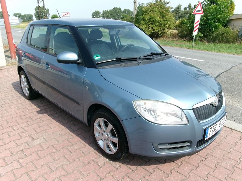 Škoda Fabia (2009) 1,4 16V KLIMA TEMP ALU - fotka 3 z 21