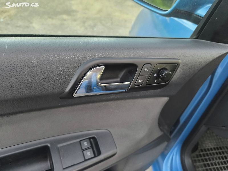 Volkswagen Polo KRÁSNÉ,90TKM,SERVIS,1MAJ,KLIMA - fotka 23 z 30
