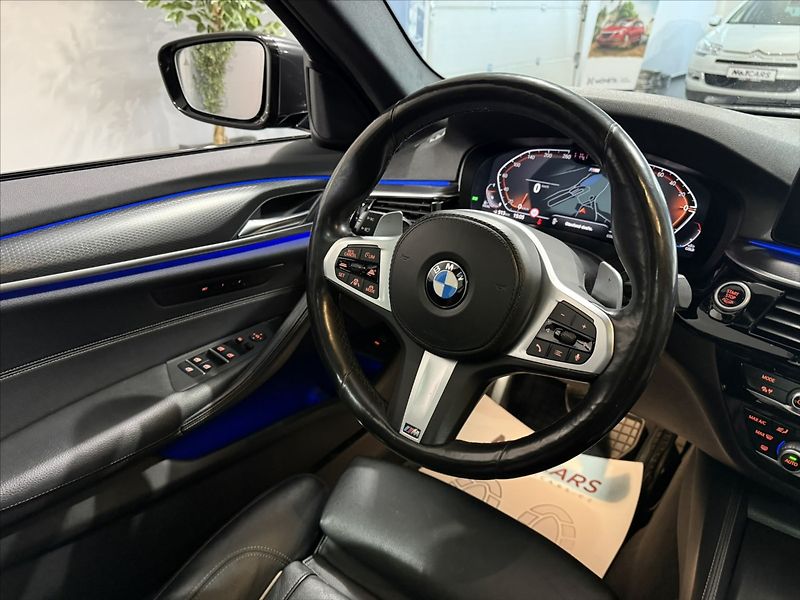 BMW Řada 5 3,0   530D M-PAKET PANO LASER - fotka 29 z 48