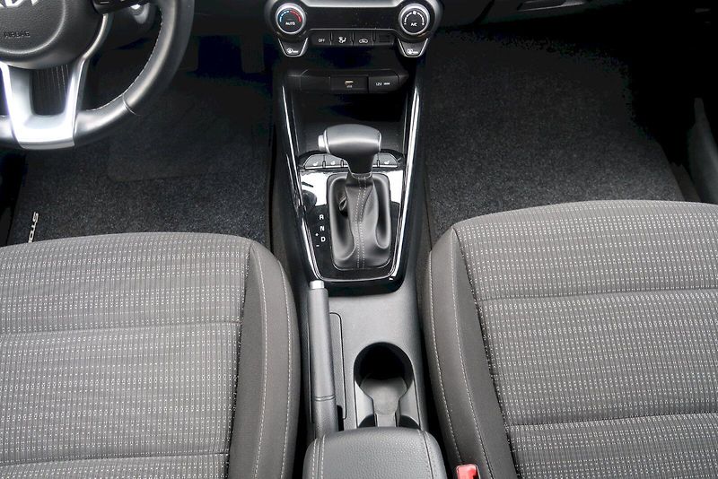 Kia Stonic (2023) Exclusive 1,0 T-GDI DCT7 74kW - fotka 18 z 31