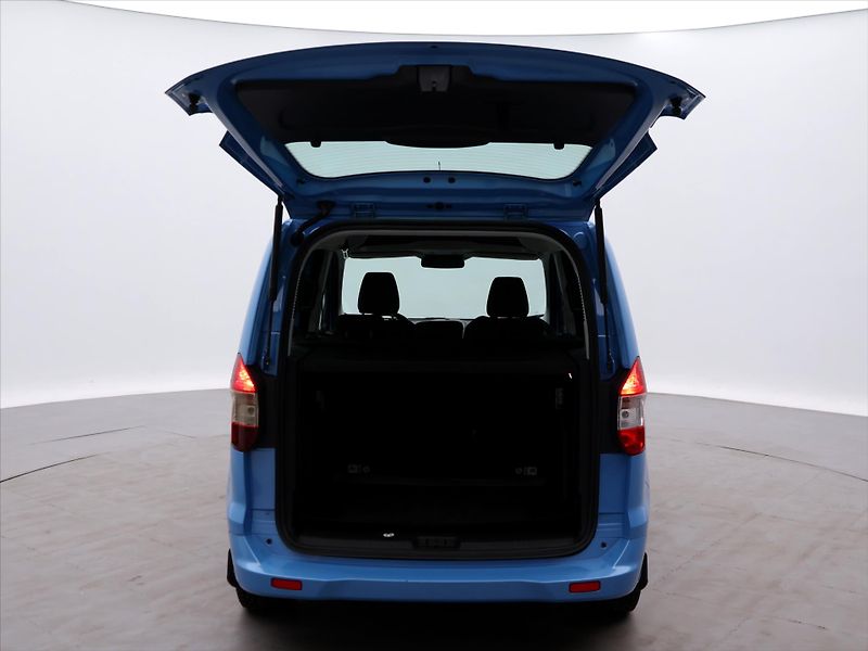 Ford Tourneo Courier 1,0 EB 74kW CZ  Titanium 1.Maj - fotka 9 z 28
