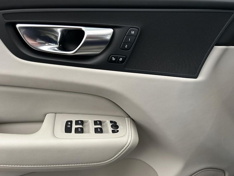 Volvo XC60 2.0 T6 4x4 Recharge PLUS Panor - fotka 28 z 28