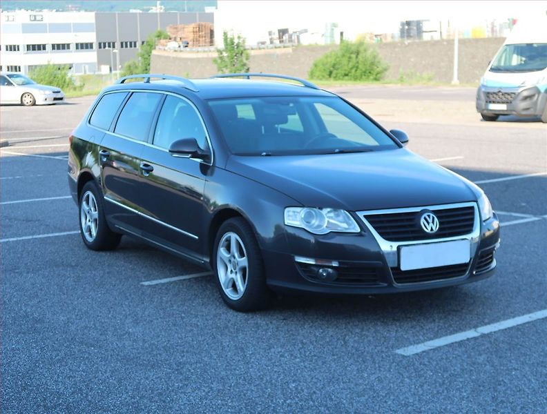 Volkswagen Passat (2010) Highline 1.6 TDI, Eko.zaplacen - fotka 1 z 13