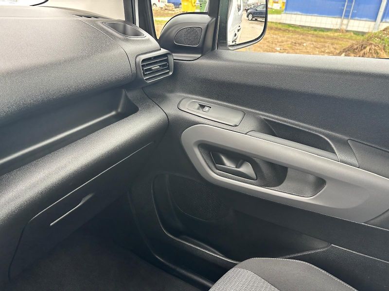 Toyota ProAce City Verso ELECTRIC Business 50kWh - fotka 23 z 26