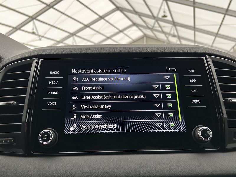 Škoda Karoq 1.5 TSI SportLine - fotka 9 z 31