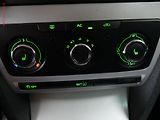 Škoda Octavia (2012) 1.6 TDi, autoAC - náhled 18