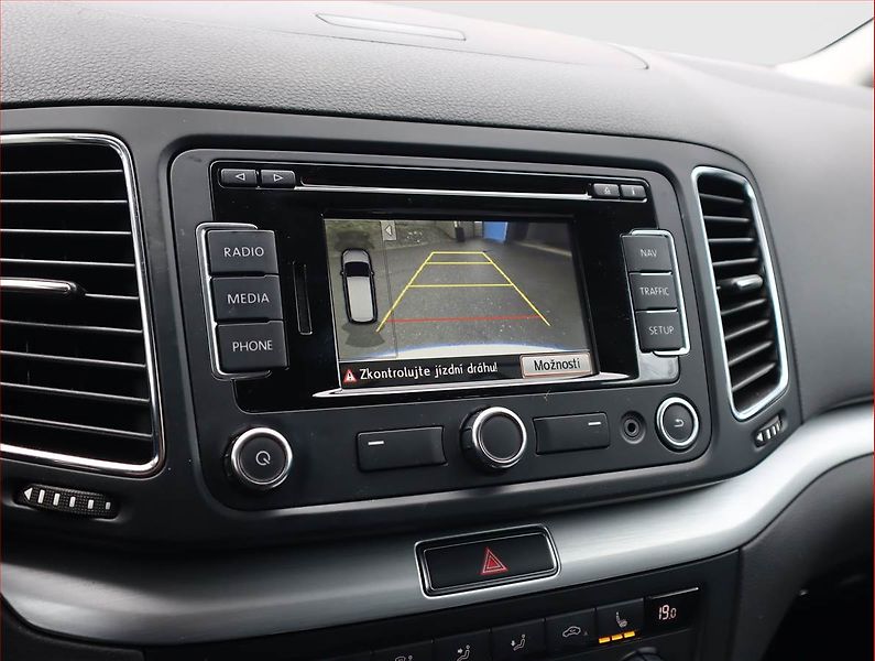 Volkswagen Sharan (2013) 2.0 TDI, Automat, 7 míst, ČR - fotka 16 z 22