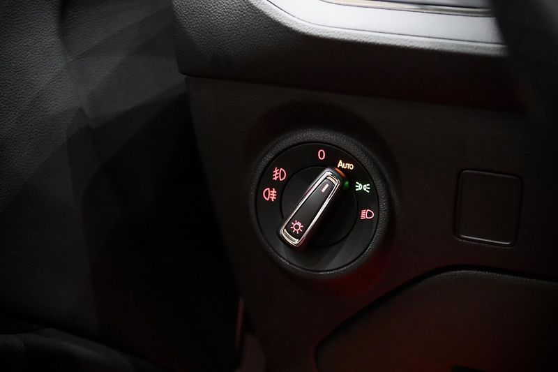 Seat Leon  1.4 TSI 92 kW FR - fotka 32 z 35