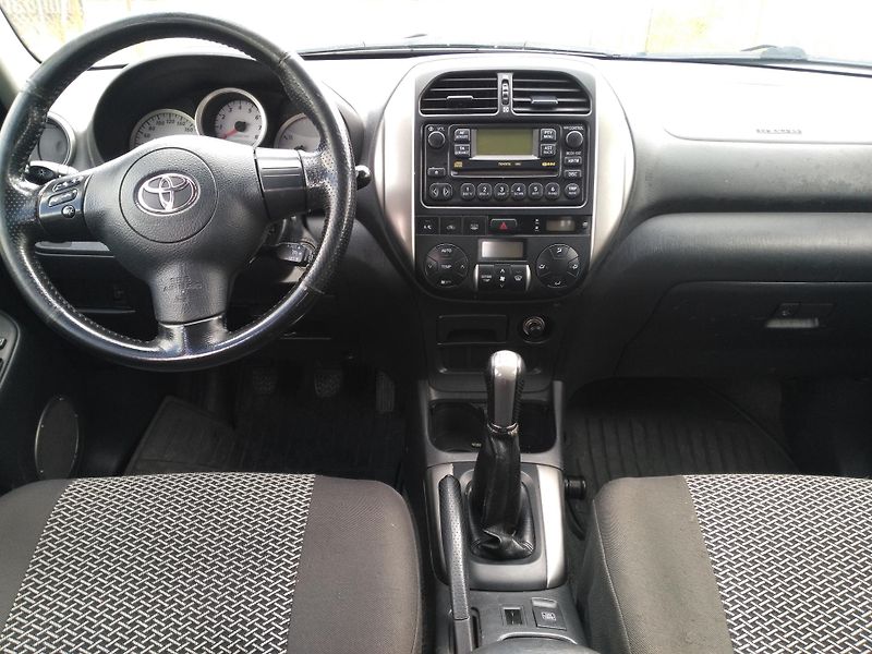 Toyota RAV4 2,0i /110 kW/ 4x4 - fotka 7 z 23