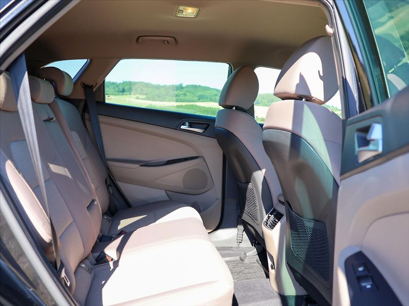 Hyundai Tucson 1,6 CRDI 100 kW 4x4 LED CZ - fotka 13 z 35