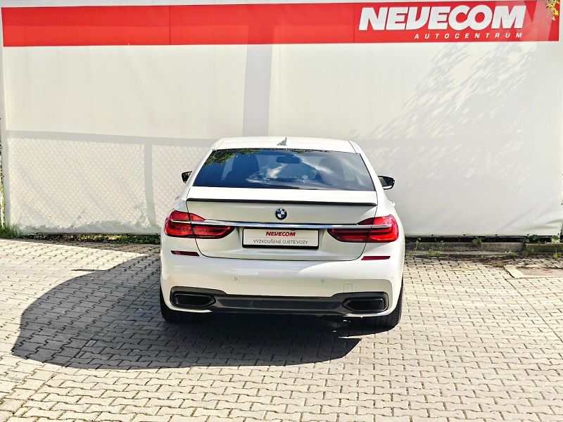 BMW Řada 7 (2016) 3,0 740d xDrive M - fotka 7 z 43
