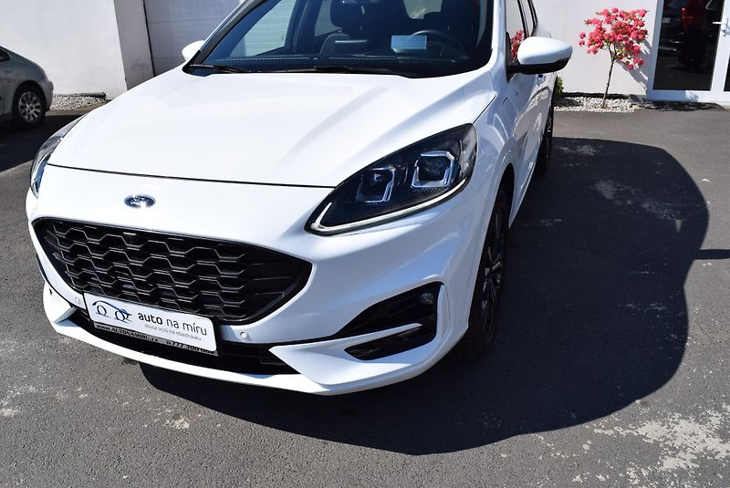 Ford Kuga (2022) 2.5 DURATEC PHEV 112kw e-CVT - fotka 2 z 50