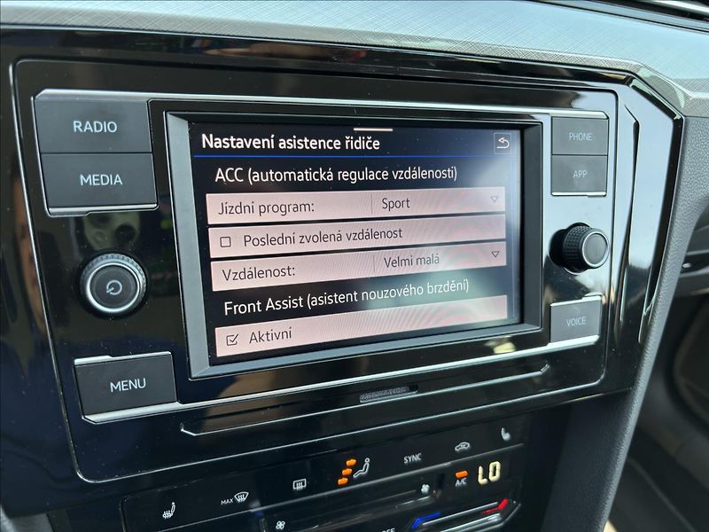 Volkswagen Passat 1,5 TSI Business AUT 110kW DPH - fotka 36 z 41
