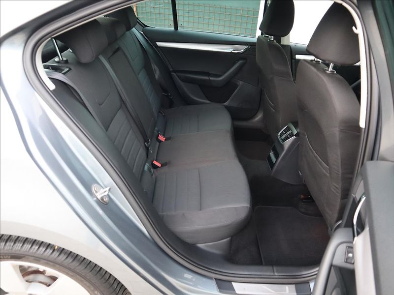 Škoda Octavia 1,4   TSi, DigiKlima, ParkPilo - fotka 26 z 31