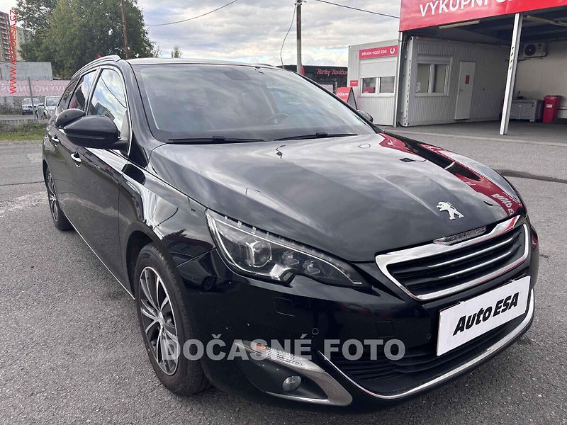 Peugeot 308 (2014) 1.2PT, LED, panorama - fotka 1 z 3