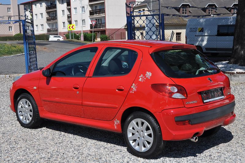 Peugeot 206 1.4i 55kW 5dv. - fotka 4 z 12