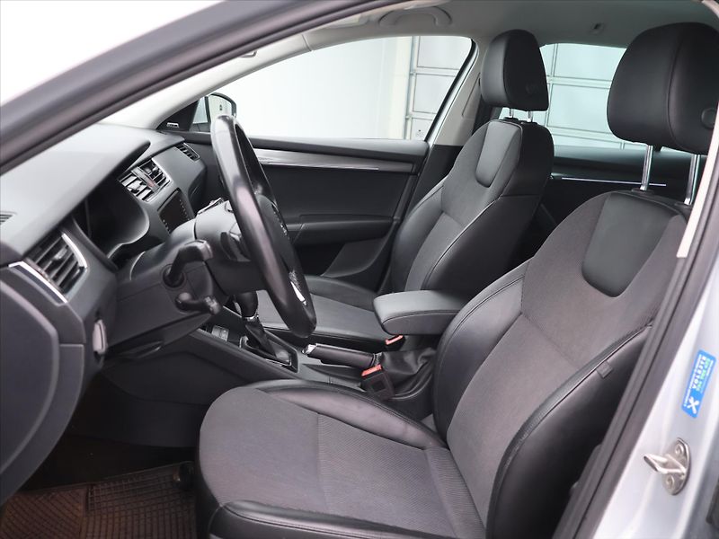 Škoda Octavia 2,0 TDI 110kW DSG Style Virtua - fotka 11 z 37