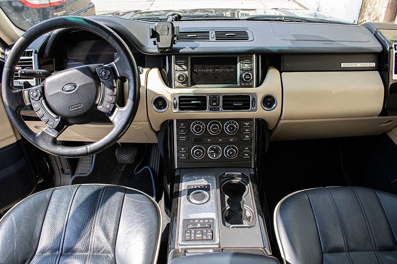 Land Rover Range Rover - fotka 28 z 32