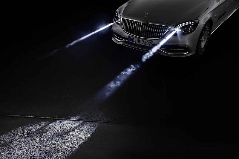 Digital Light: Mercedes-Benz představil nové světlomety.