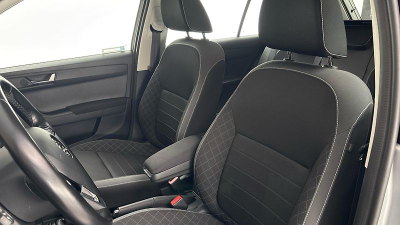 Škoda Fabia 1.0 TSI Ambition Combi - fotka 15 z 24