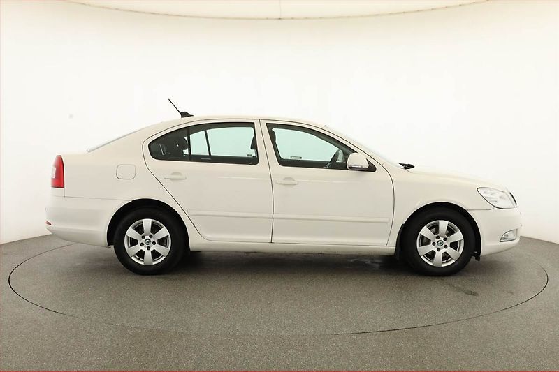Škoda Octavia (2011) 1.6 TDI, Tempomat - fotka 6 z 16