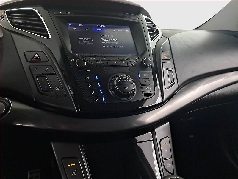 Hyundai i40 (2015) 1.7 CRDi, Navi, Xenony - fotka 12 z 15