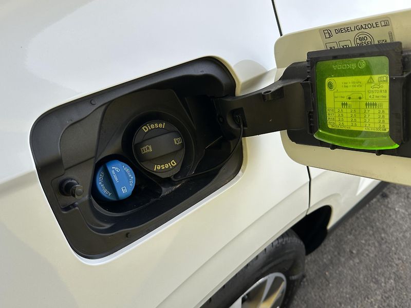 Škoda Karoq (2022) CLEVER 2.0TDI/110kW *DSG* 4x4  - fotka 42 z 42