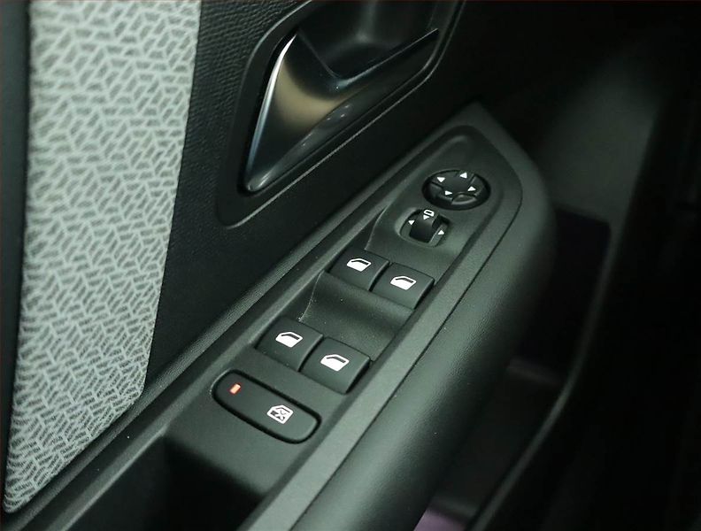Citroën C4 (2021) 1.2 PureTech, Serv.kniha, Kůže - fotka 16 z 18