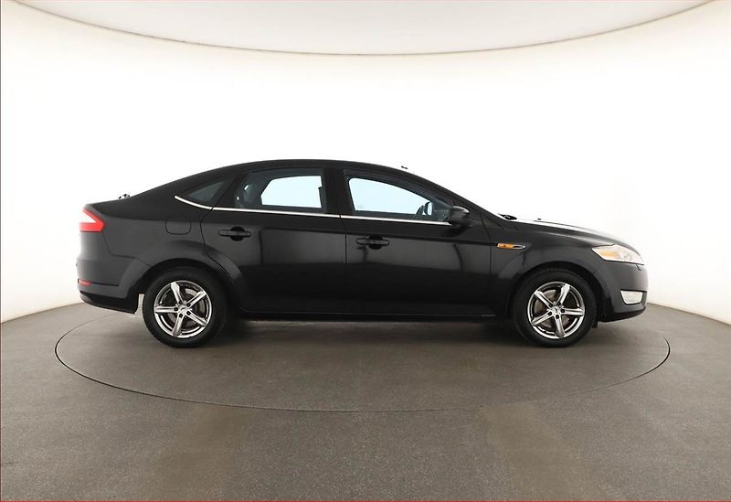 Ford Mondeo (2008) 2.0 TDCi, Automat, Navi - fotka 6 z 20