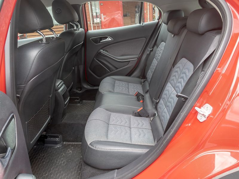 Mercedes-Benz GLA (2017) 200D 100KW LED – PO SERVISU - fotka 40 z 48