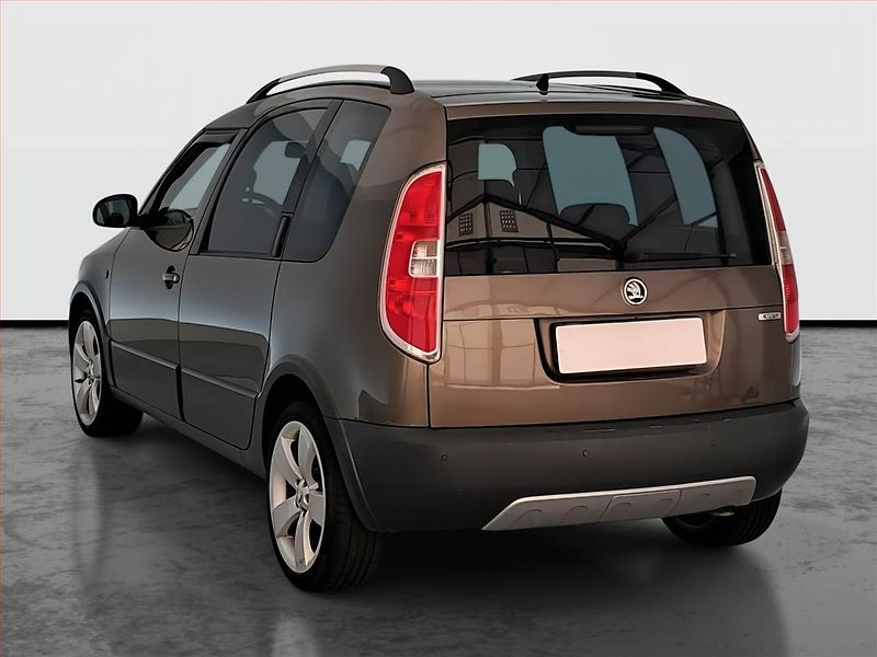 Škoda Roomster (2014) Scout 1.2 TSI, Automat - fotka 4 z 16