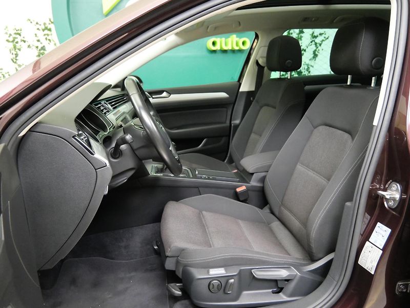 Volkswagen Passat - fotka 11 z 25